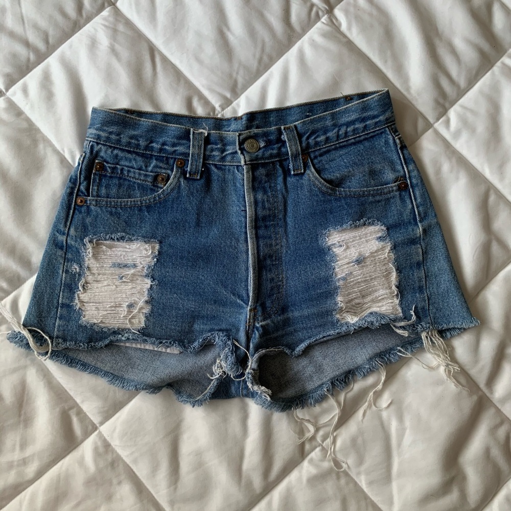 LEVI Cut Off Shorts